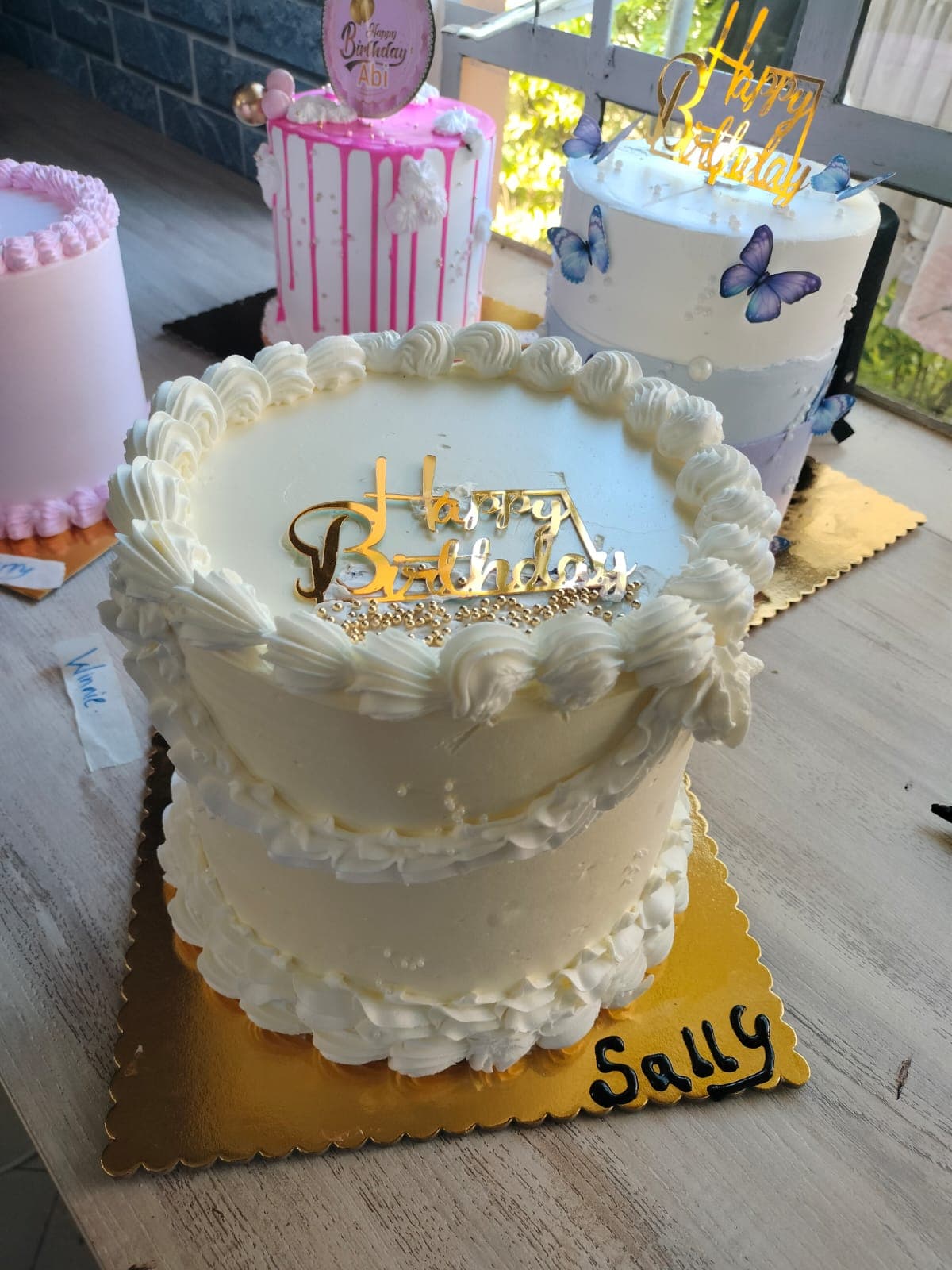 2kg Vanilla cream cake