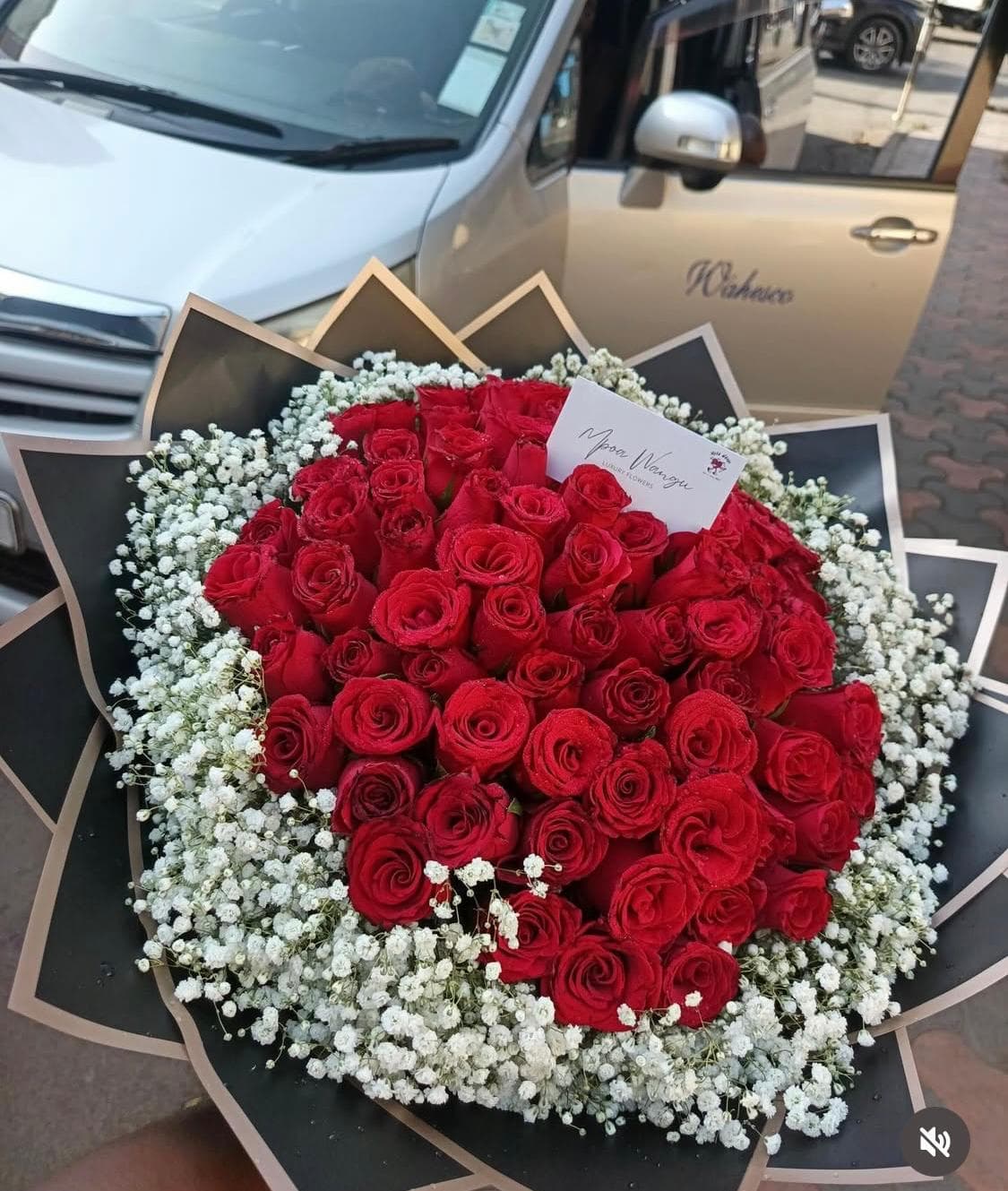 Roses and baby’s breathe combo