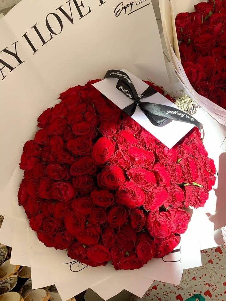 The Grand 100 Stems Red Roses